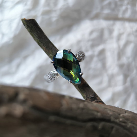 Срібне кільце з містичним топазом 3,492 карата