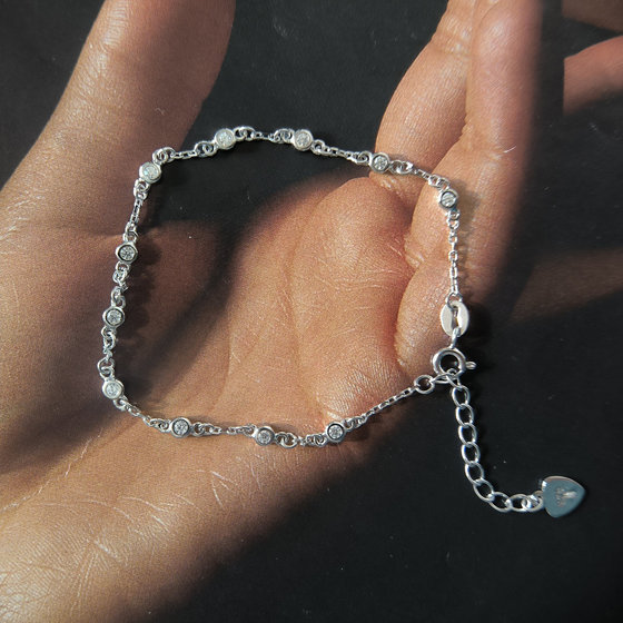 Silver bracelet with cubic zirconia
