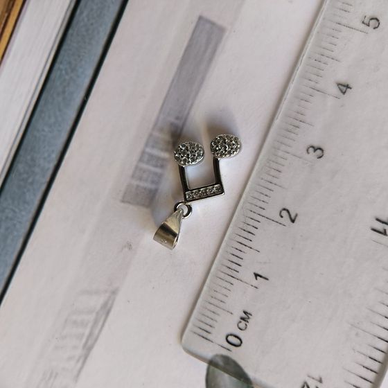 Silver pendant with phianites