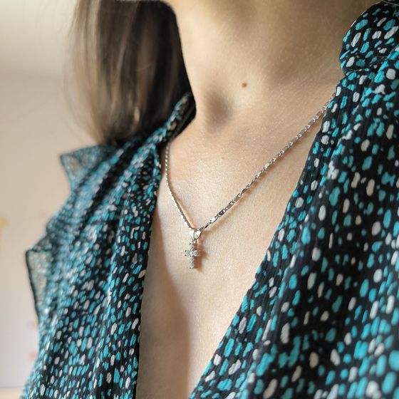 Срібний хрестик з фіанітами