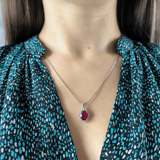 Срібна підвіска з рубіном 3,92 карата, фіанітами