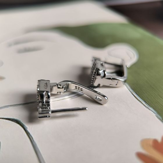 Срібні сережки з фіанітами