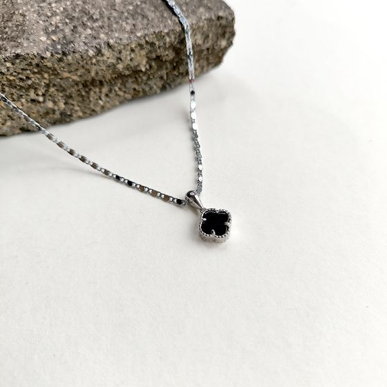 Срібна підвіска з оніксом