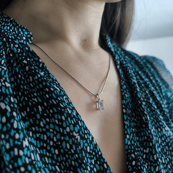 Срібна підвіска з топазом 1,906 карата