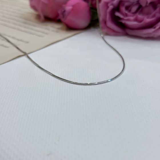 Silver chain without stones