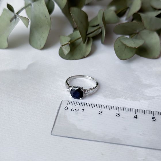 Silver ring with sapphire 2.332ct
