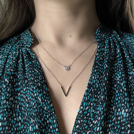 Silver necklace with phianites