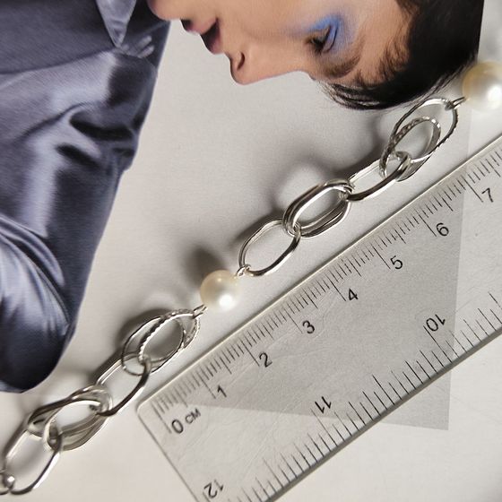 Silver bracelet with pearls