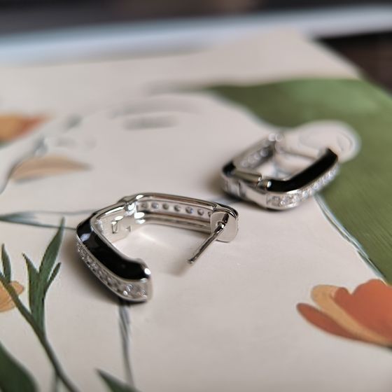 Срібні сережки з фіанітами, емаллю