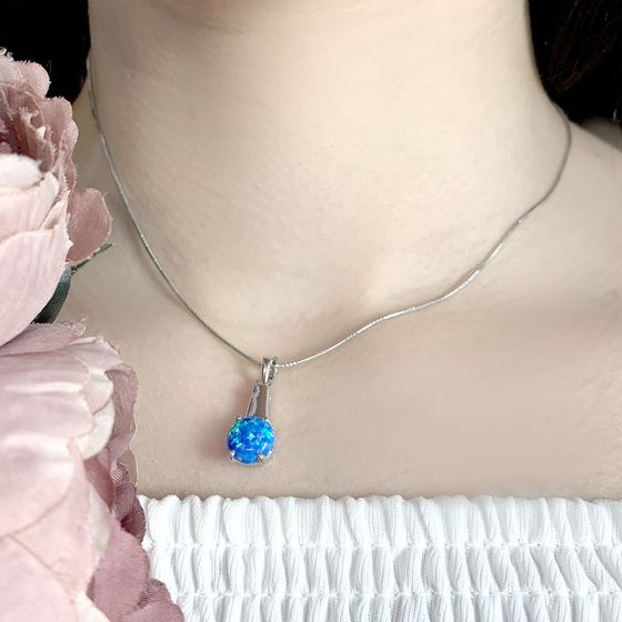 Silver pendant with opal