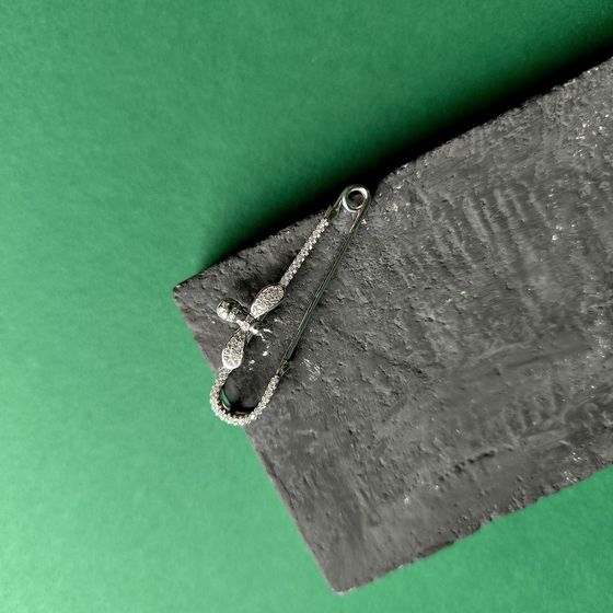 Silver pendant with phianites