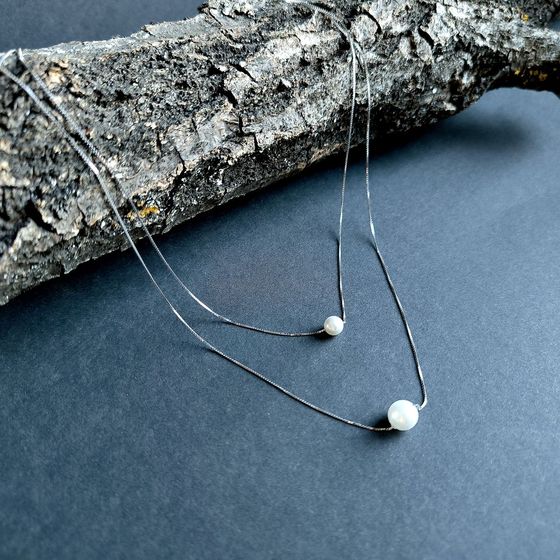 Silver necklace with pearls