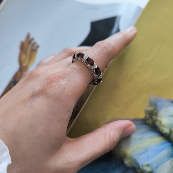 Срібне кільце з гранатом 7.076ct