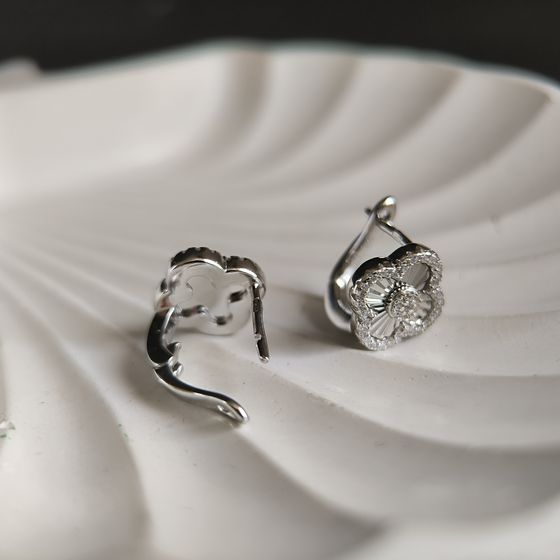 Серебряные серьги с фианитами