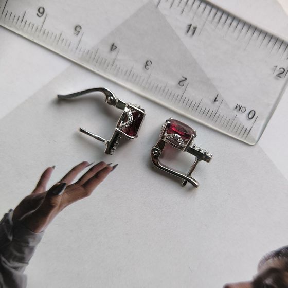 Silver earrings with garnet nano