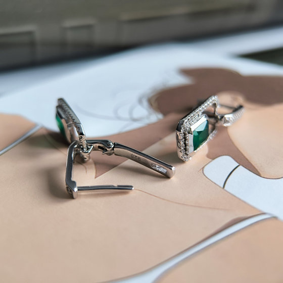 Silver earrings with agate 2.713ct, cubic zirconia