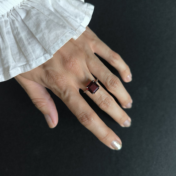 Silver ring with a 3.913ct nano garnet