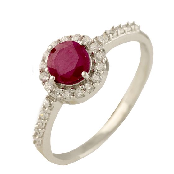 Silver ring with a 1.05-carat ruby