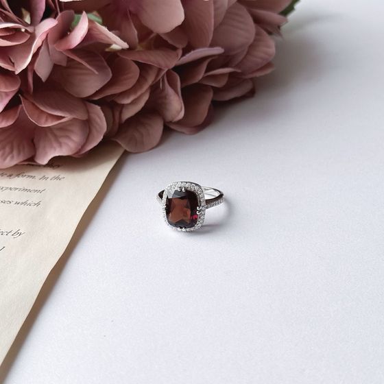 Серебряное кольцо с гранатом 4.94ct
