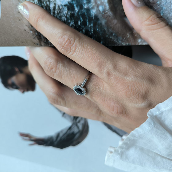 Silver ring with a 1.048ct sapphire