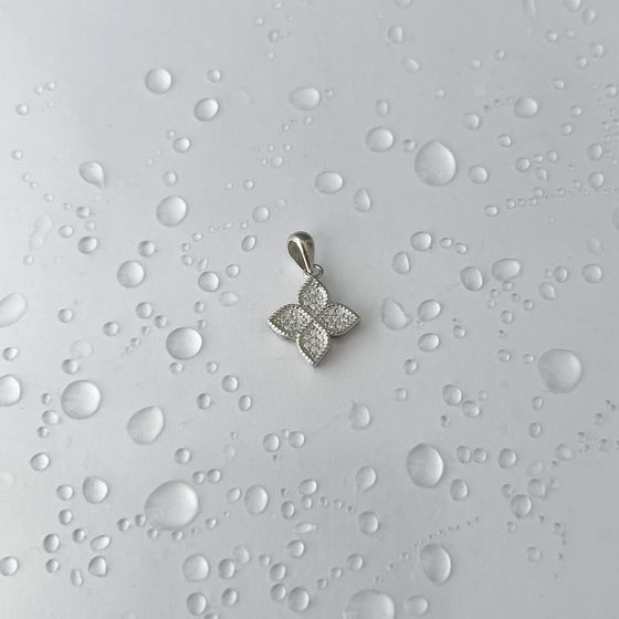 Silver pendant with phianites