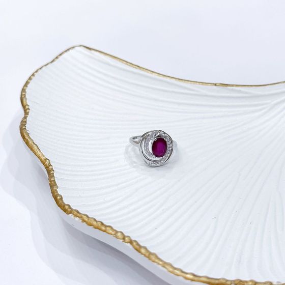 Срібна каблучка з рубіном 2.03ct, фіанітами