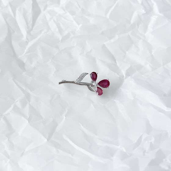 Серебряная брошка с рубином 2.315ct