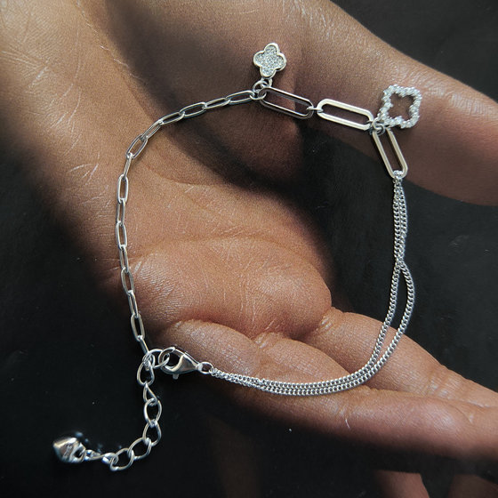 Silver bracelet with cubic zirconia