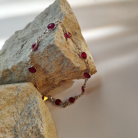 Silver bracelet with a 7.116-carat ruby