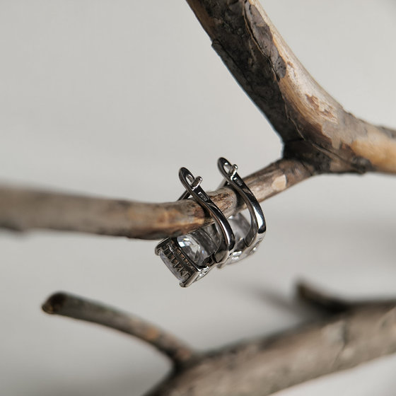 Silver earrings with pearls and cubic zirconia