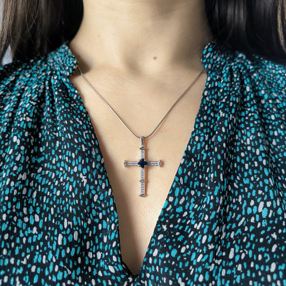 Срібний хрестик з сапфіром 1,334 карата, фіанітами