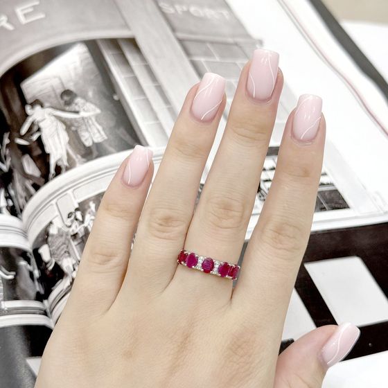 Срібна каблучка з рубіном та фіанітами