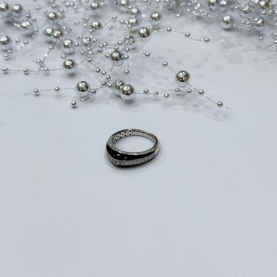 Срібна каблучка з фіанітами, емаллю