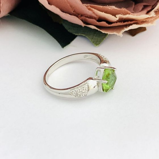 Silver ring with a 1.6-carat sultanite and cubic zirconia