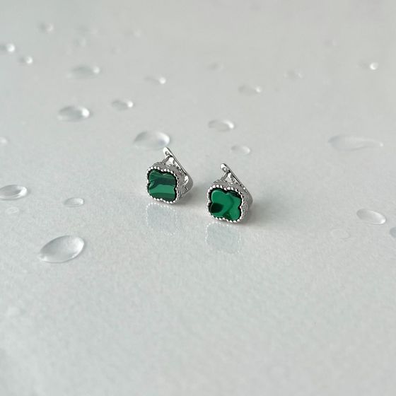 Silver earrings with malachite