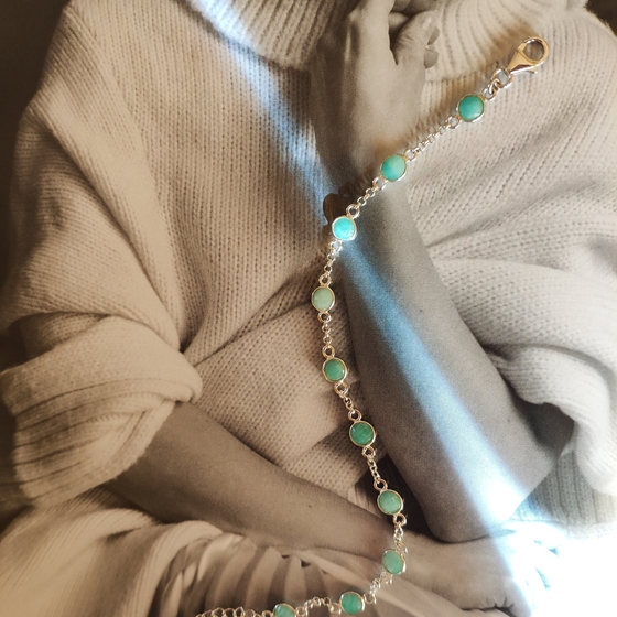 Silver bracelet with emerald