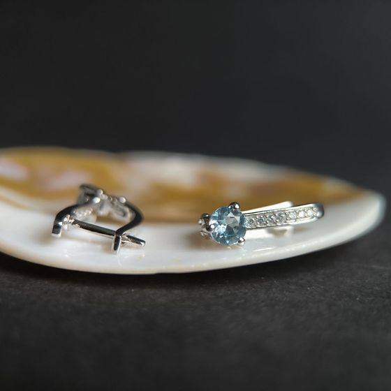Срібні сережки з топазом 1.211ct, фіанітами