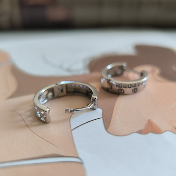 Silver earrings with cubic zirconia