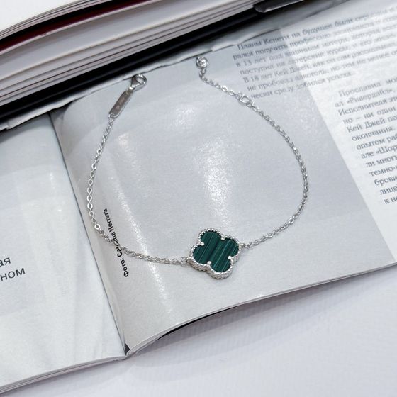 Silver bracelet with malachite
