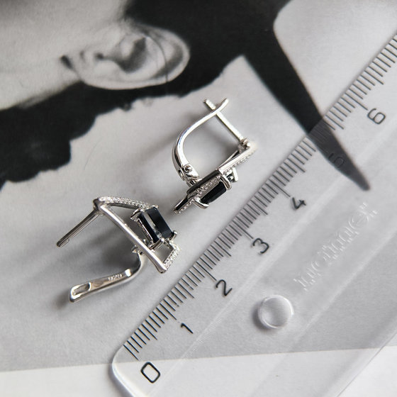 Срібні сережки з сапфіром 3.344ct, фіанітами