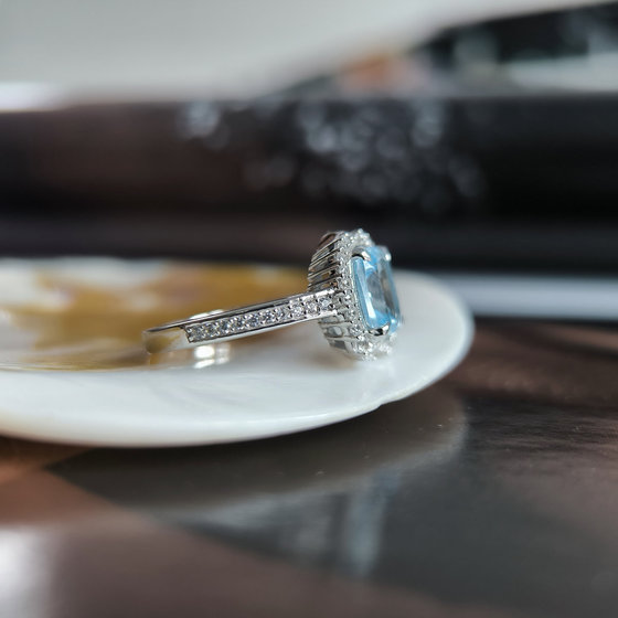 Срібні сережки з топазом 4.307ct, фіанітами