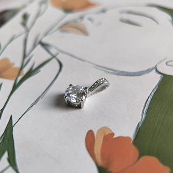 Срібна підвіска з фіанітами