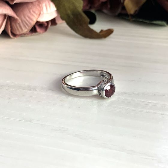 Серебряное кольцо с рубином 0.896ct
