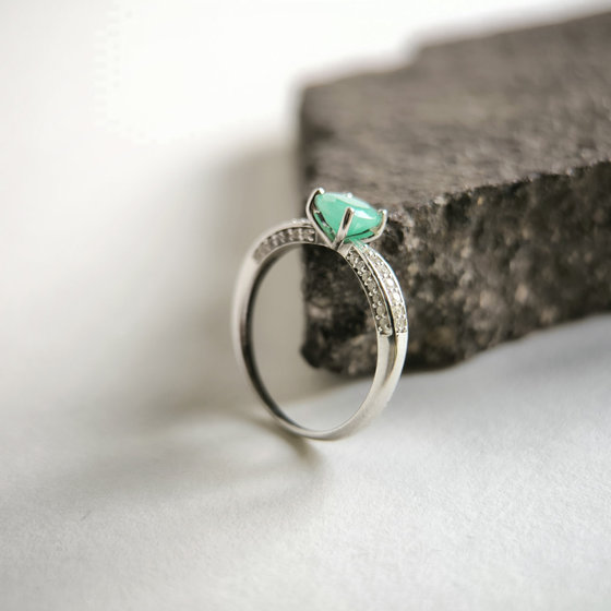 Серебряное кольцо с изумрудом 1.156ct