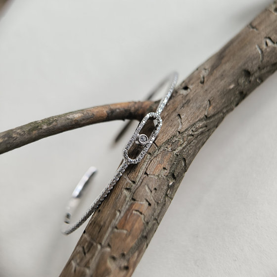 Silver bracelet with cubic zirconia