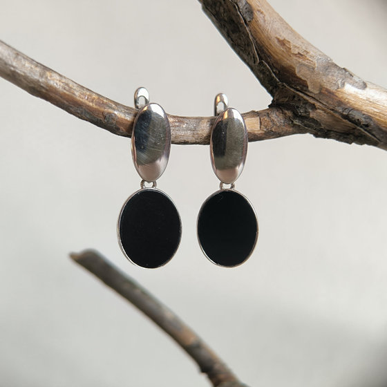 Серебряные серьги с ониксом