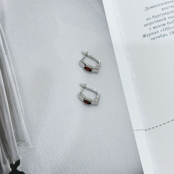Срібні сережки з гранатом