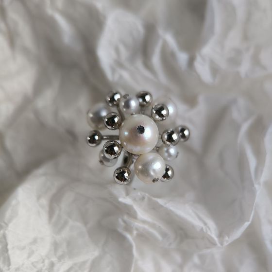 Silver ring with pearls