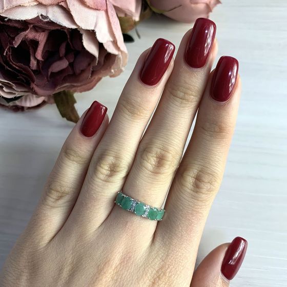 Срібна каблучка зі смарагдом 1,666 карата