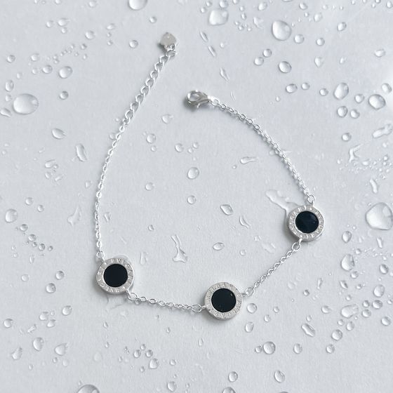 Silver bracelet with yemallu